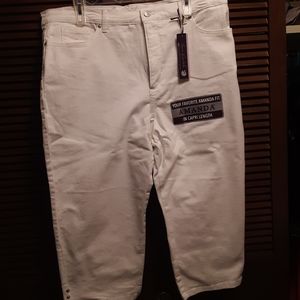 Gloria Vanderbilt new with tags size 18 capris